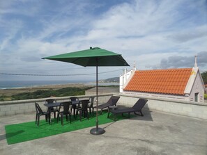 Privilegiadas vistas al mar y laguna desde una inmensa terraza