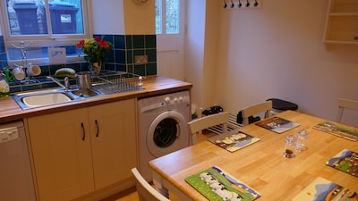 THE NOOK, a cosy 3 bed cottage, newly renovated & pet friendly in Tideswell