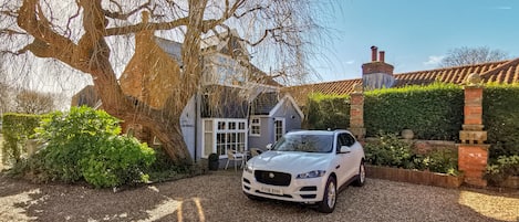 Off-Road Parking By The Cottage