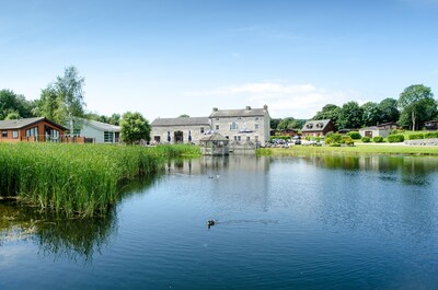  Lodge mit eigenem privaten Whirlpool und kostenfreiem WLAN. **** kostenlose Übernachtungen ***  