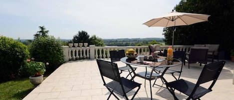 terrasse plein sud vue sur le bocage vendéen