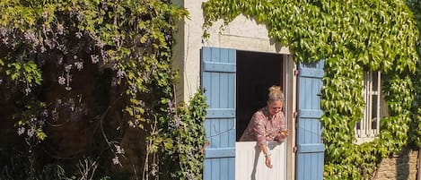 Stable door at front