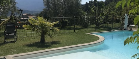 Piscine avec  superbe vue sur le Mont-Ventoux