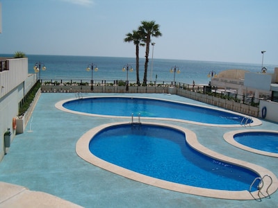 Apartment all comfort, sea views, swimming pools, air conditioning, garage