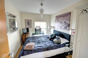 Bedroom 2 with double bed