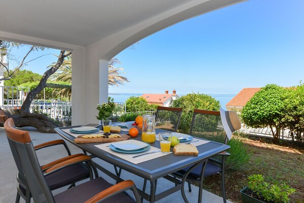 Outdoor dining