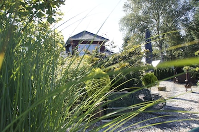 Familienfreundliches Ferienhaus direkt am Wasser, Wald und Radwanderweg