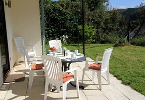 Terrasse mit Wiese