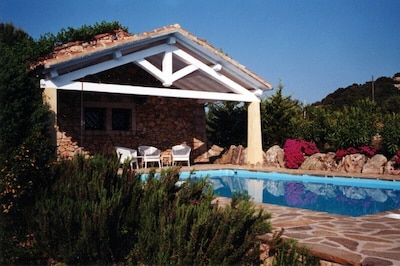 Romantic comfortable holiday house with pool in idyllic location