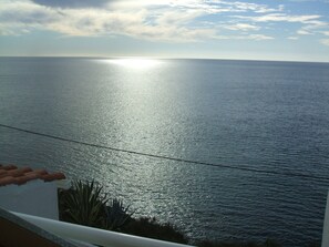 Blick auf das Meer vom Balkon