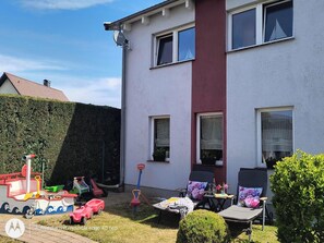 Ferienhaus, Spielplatz, Liegefläche