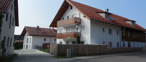 Wohnung im 2. Stock mit Balkon (94 m²) Vorderansicht