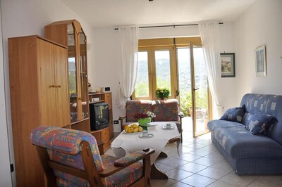 Family-friendly accommodation with a large terrace and private parking