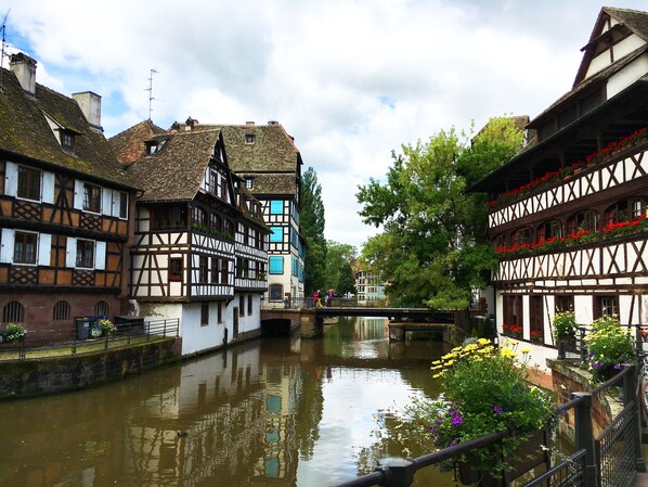 Le quartier de la Petite France. Les quais se trouvent à 200m de l'appartement.