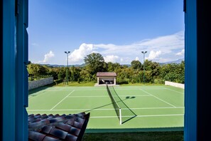 Tennisplatz
