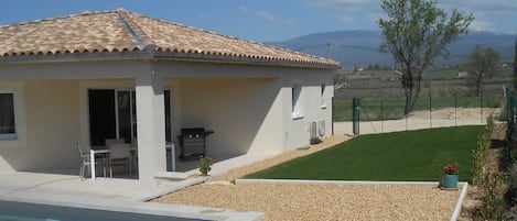 Vue Mont Ventoux depuis le jardin.