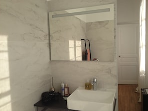 SALLE DE BAIN, COTE VASQUE