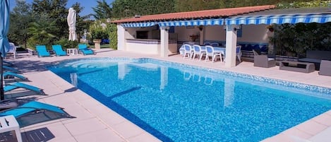 Piscine et Pool House !