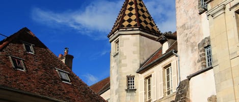 Tour Renaissance lu Logis des Gouverneurs