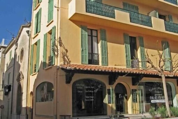 l'immeuble, 13, rue de Belloy