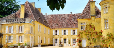 Château en Dordogne - Proche de Lalinde.