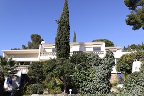 Villa AGATHEA, vue depuis le jardin