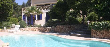 Villa AGATHEA,  classée 4****, orientée plein Sud, vue mer, jardin et piscine