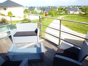 15m² furnished balcony