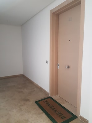 3 Appartements par niveau / 02 Ascenseurs
