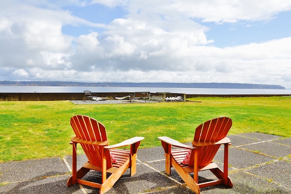 Bells Beach Cabin is a beautifully appointed home on 60' beachfront property.