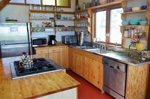 fully equipped kitchen