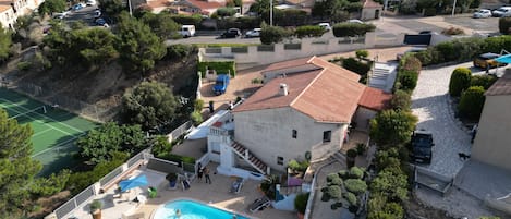 une vue d'avion de la villa "chez Régine" 