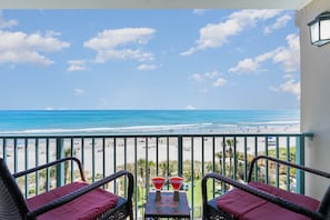 Cocktails from your balcony, anyone?
