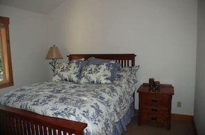 Queen Bedroom 4