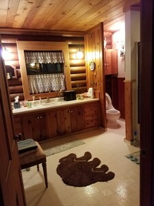 Great 2300 sq. ft. cabin in the pines....2 miles from the lake.  Enjoy 4 acres 