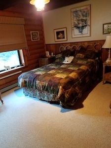 Great 2300 sq. ft. cabin in the pines....2 miles from the lake.  Enjoy 4 acres 