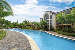 Pacifico LifeStyle Lazy River pool