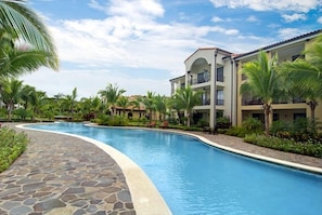 Pacifico LifeStyle Lazy River pool