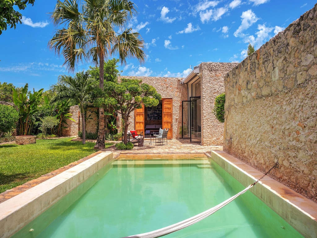 CasaBlanca Merida hacienda pool area