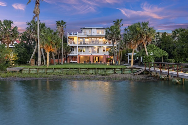 Welcome to 44 Intracoastal!