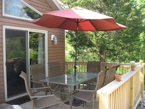 Deck seating for 6 with umbrella