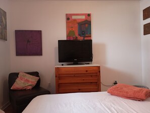 Bedroom with full/double bed