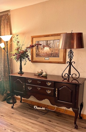 Dining Room - Buffet Table 