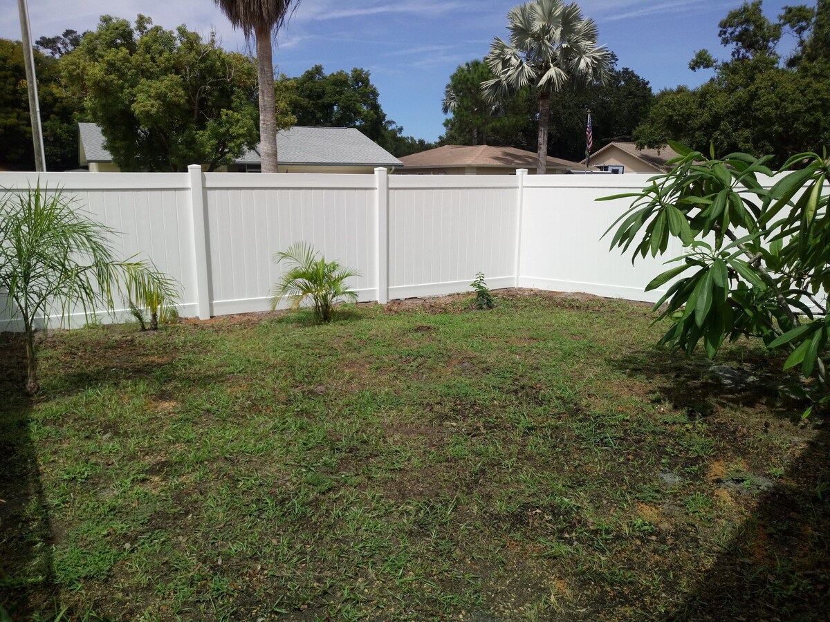 3 Bedroom 2 Bathroom House Just 8 Minutes Drive To Beautiful Indian Shores Beach
