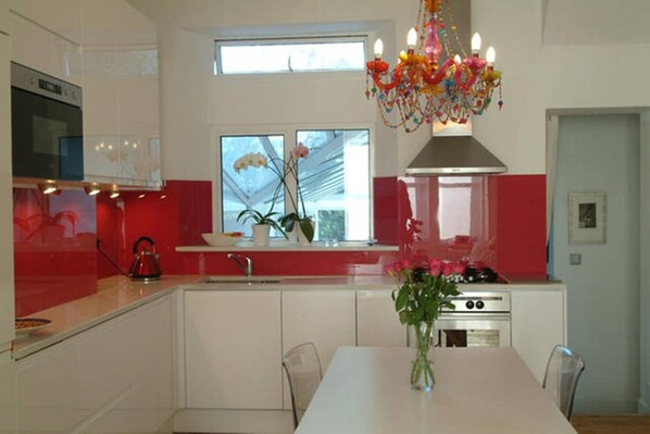 Beautiful new kitchen with all appliances for guests to use