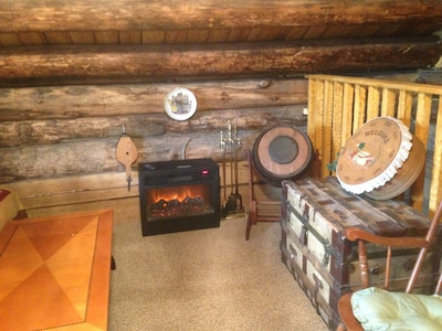 "Jack London's Cabin", a Genuine Alaskan Log Cabin built by owners!