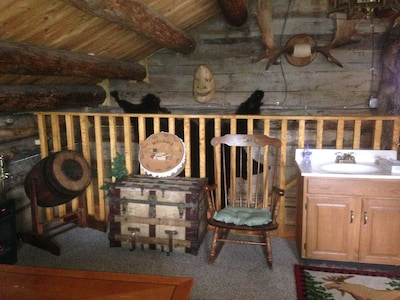 "Jack London's Cabin", a Genuine Alaskan Log Cabin built by owners!