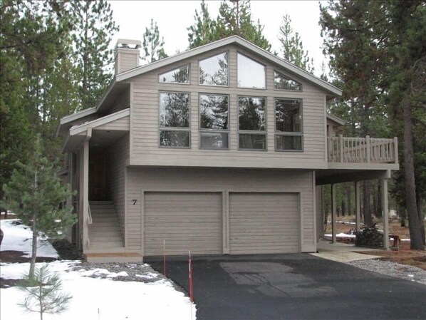 7 Playoff Lane, with double garage, an upper deck and lower patio