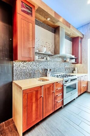 Kitchen 2