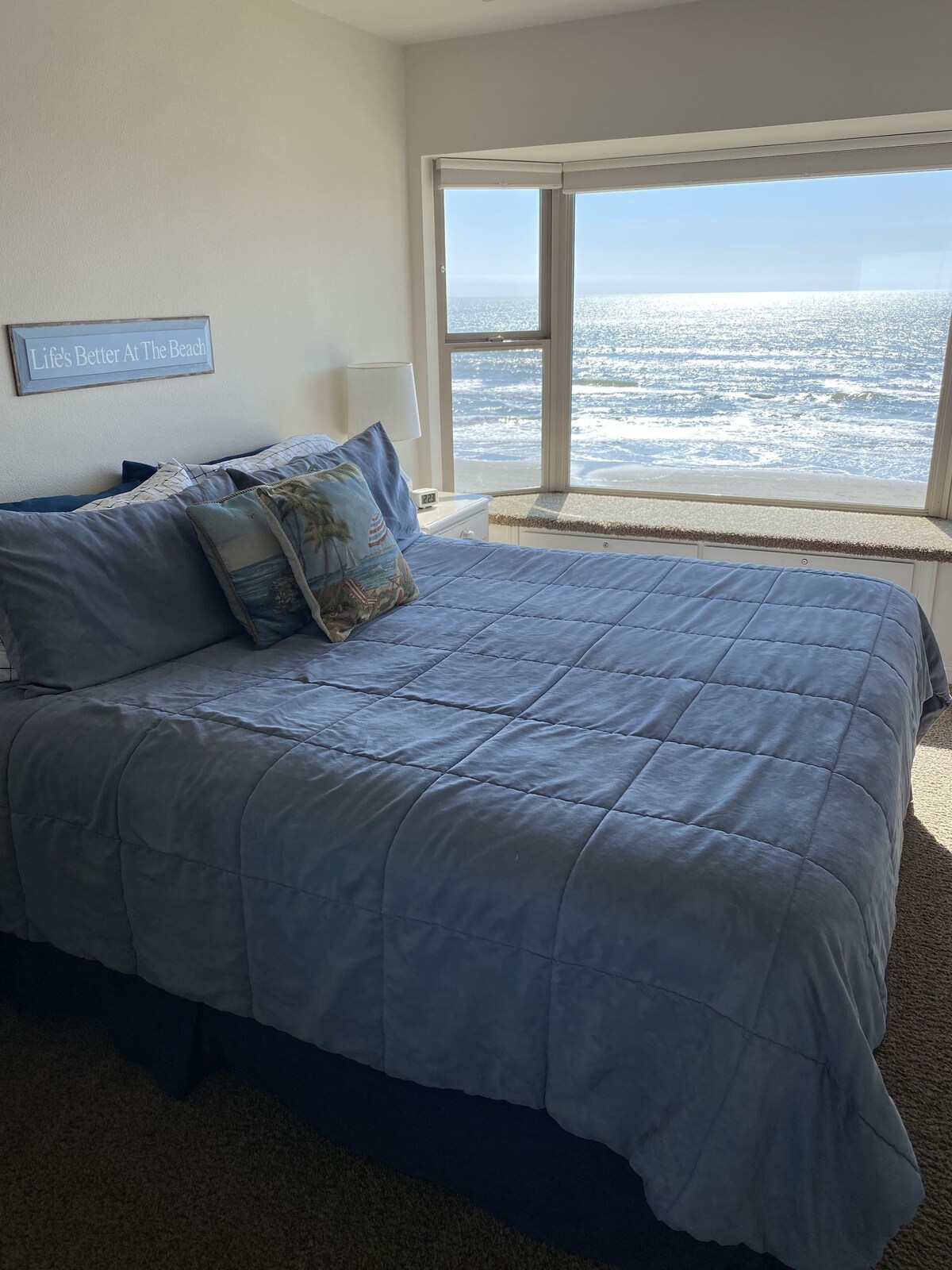 Oceanfront on the Sand – Awesome 4 Bedroom!